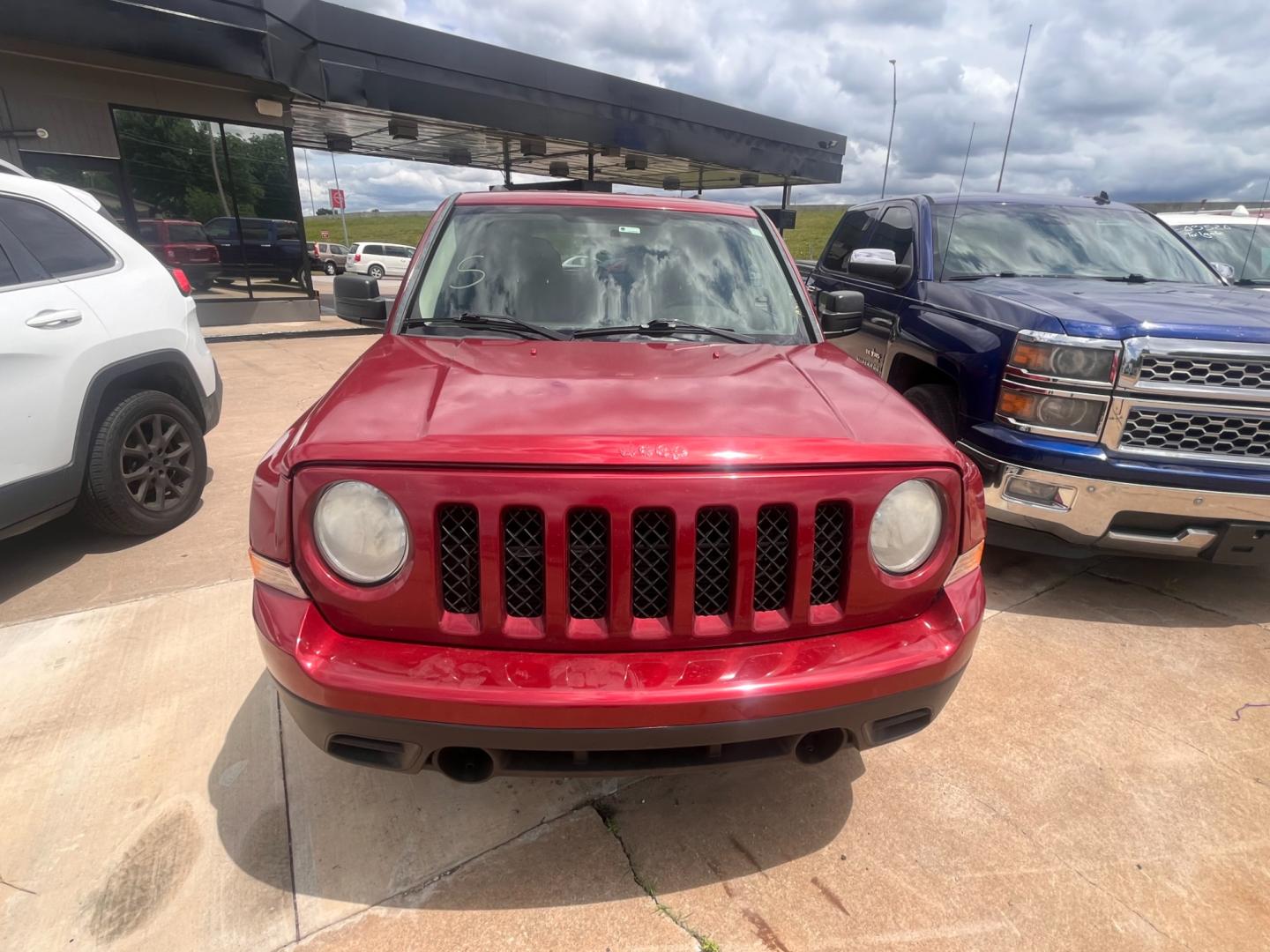2014 RED Jeep Patriot Sport 4WD (1C4NJRBB9ED) with an 2.4L L4 DOHC 16V engine, located at 8101 E. Skelly Dr., Tulsa, OK, 74129, (918) 592-3593, 36.121891, -95.888802 - Photo#1